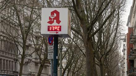 17 Grad zeigt das Tempometer zu Beginn des Jahres in Berlin-Kreuzberg. 