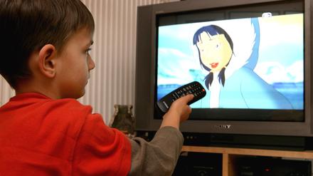 Lernen vor dem Fernseher? Bildungsexperten räumen dem Schulfernsehen eine Chance ein.