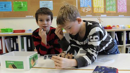 In der Kiekemal-Grundschule in Mahlsdorf wird die Inklusion seit zwei Jahren 2009 erprobt - u.a. mit einer Lernwerkstatt.