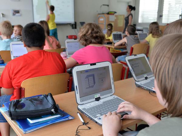 In Bayern mussten die Schulen schon Mitte 2019 auflisten, welche IT-Bedarfe sie haben - anderswo wird diese Bestandsaufnahme gerade erst gemacht.