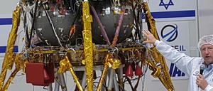 Israels Raumsonde «Beresheet» hat auf dem Weg zum Mond ein entscheidendes Manöver gemeistert. Das teilte Israel Aerospace Industries (IAI) in der Nacht zu Freitag mit.