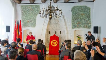 In Stralsund sprach Bundeskanzlerin Angela Merkel 2016 bei der Eröffnung eines Konfuzius-Instituts.