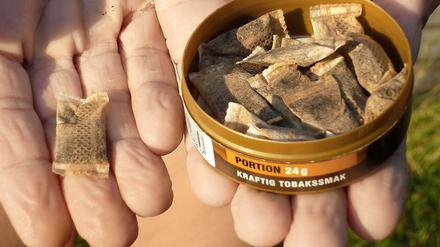 Päckchenweise Nikotin. Vor allem in Schweden ist dieser, Snus genannte Lutschtabak häufig der Ersatz für eine Zigarette.