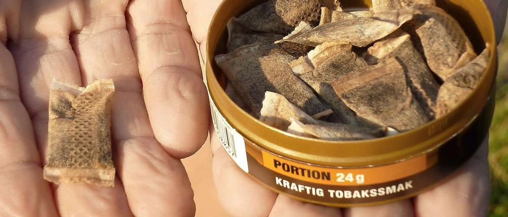 Päckchenweise Nikotin. Vor allem in Schweden ist dieser, Snus genannte Lutschtabak häufig der Ersatz für eine Zigarette.