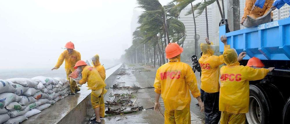 Der Pegel steigt. Manila wappnet sich gegen Überschwemmungen, die der Taifun Rammasun im Juli mit sich brachte. Es gilt als sehr sicher, dass infolge der Erderwärmung der Meersspiegel weiter steigt und damit die Gefahr für Flutkatastrophen. In der Frage, wie sich das Klima im Detail verändert, gibt es jedoch noch einige Unsicherheiten. 