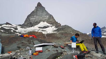 Am Matterhorn messen Wissenschaftler mit Hilfe von Sensoren den Zustand der Felsen und des Permafrosts – um rechzeitig vor Felsstürzen warnen zu können.