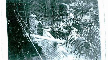 Zwangsarbeit in Berlin: Der italienische Militärinternierte Mario Maturi beim Bunkerbau 1944. 