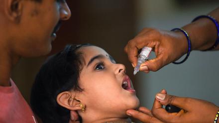 Könnte eine Polioimpfung, wie hier im indischen Chennai, auch vor Viren wie Covid-19 schützen?