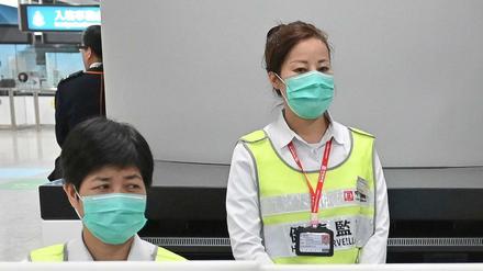 Temperaturkontrolle am Flughafen Honkong: Viele befürchten, dass sich das Virus weiter ausbreitet. 