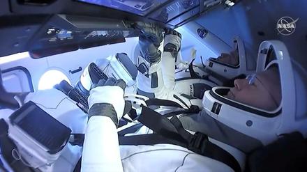 Flug nach Hause: die Astronauten Robert Behnken und Douglas Hurley in der SpaceX-Kapsel.