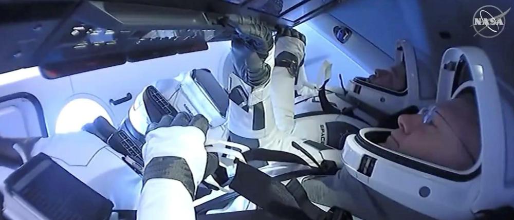 Flug nach Hause: die Astronauten Robert Behnken und Douglas Hurley in der SpaceX-Kapsel.