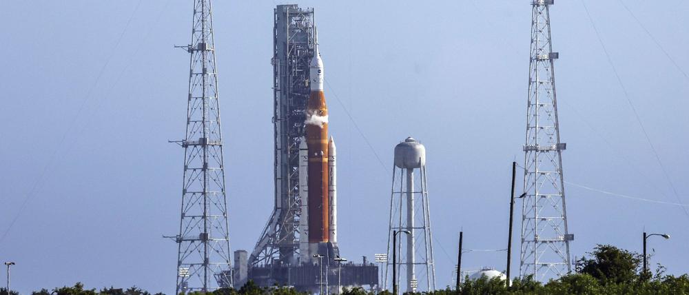 Die unbemannte SLS-Rakete soll eine Orion-Kapsel ins All bringen.