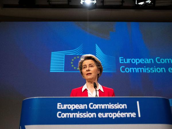 „Ich bin der tiefen Überzeugung, dass dieser europäische Weg richtig ist und ich glaube, in der Rückschau wird sich das auch beweisen“, sagte EU-Kommissionspräsidentin Ursula von der Leyen.