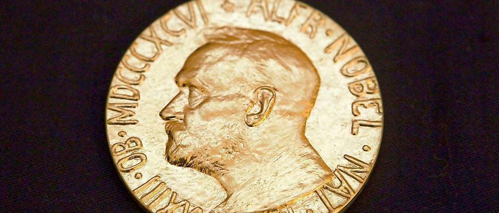 Eine ganz besondere Auszeichnung: Die Nobelpreis-Medaille mit dem Konterfrei von Alfred Nobel.