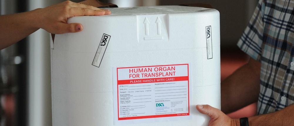 Die Zahl der Organspender hat 2017 weiter abgenommen, auf nur noch 797 Spender. Die "Widerspruchslösung" könnte das ändern.