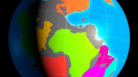 Auf einer Weltkugel ist Pangäa - umgeben von den Ozeanen - eingezeichnet. Zu erkennen sind die später entstehenden Kontinente wie etwa Afrika.
