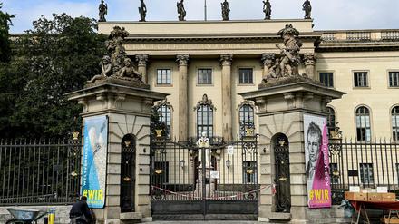 Noch ist der Haupteingang der Humboldt-Universität zu Berlin gesperrt. .