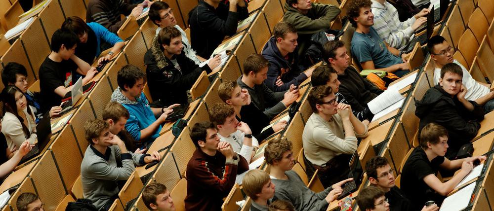 Bessere Lehre. Das SPD-Konzept sieht Anreize für Hochschulen vor, die ihre Abbrecherzahlen senken und Studierende in der Regelstudienzeit zum Abschluss führen.