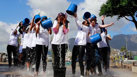 Mit der "Ice Bucket Challenge" wurde auf die Verbreitung der Erkrankung ALS hingewiesen.
