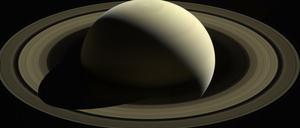 Der Saturn mit seinen Ringen, aufgenommen von der Kamera der Raumsonde Cassini.