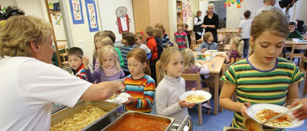 Mittagessen in einer Ganztagsschule in NRW (Archivbild).