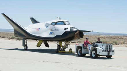 Minishuttle. Der "Dream Chaser" der Firma Sierra Nevada soll künftig ebenfalls für Frachtflüge zur Internationalen Raumstation genutzt werden. 