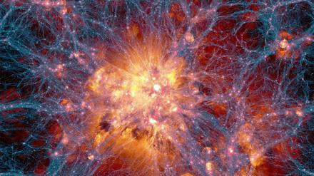 Virtuelles Universum. Die Abbildung zeigt den massivsten Galaxienhaufen der Simulation. Außerdem sind die Verteilung Dunkler Materie (in Blau) erkennbar sowie Gasströme.