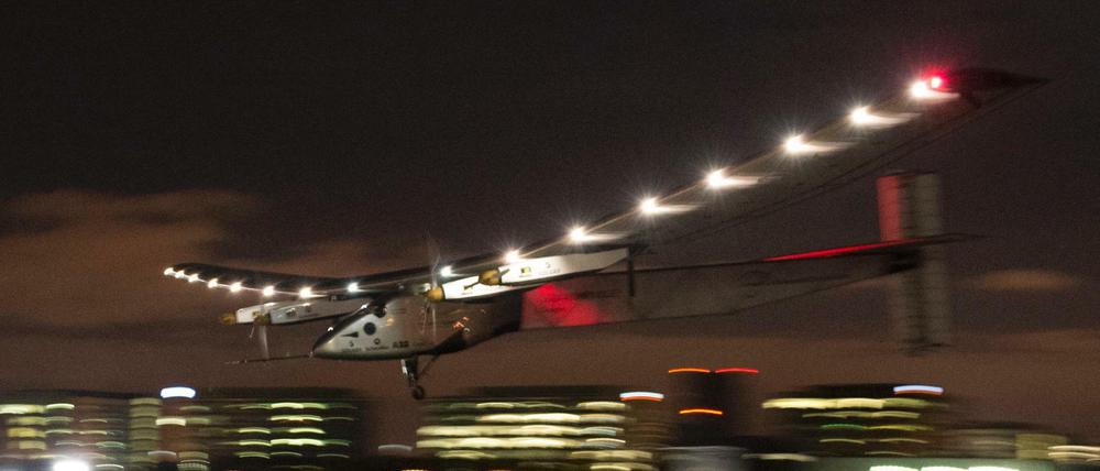 Der Solarflieger "Solar Impulse 2" bei einer früheren Landung in Kalifornien 