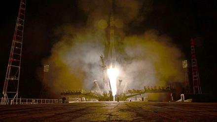 Da war noch alles in Ordnung. Am Dienstagabend starteten von Baikonur aus drei Astronauten an Bord einer Sojus-Rakete in Richtung Internationale Raumstation. 