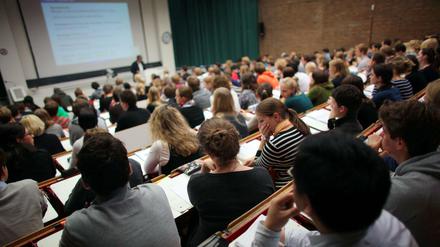 90.000 Lehrbeauftragte an deutschen Universitäten und Hochschulen arbeiten zu Niedrigstlöhnen.