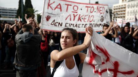 Studierende in Athen protestieren gegen Kürzungen an den Unis.