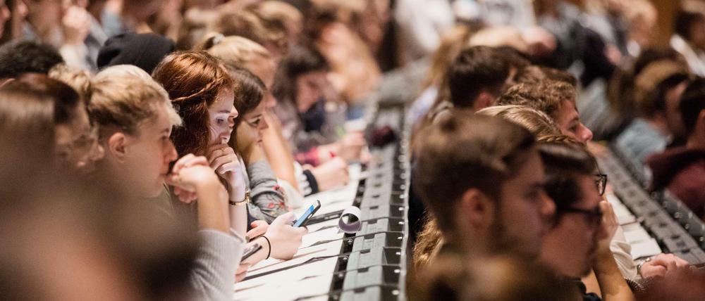 Knapp 2,9 Millionen Studierenden sind aktuell in Deutschland eingeschrieben.