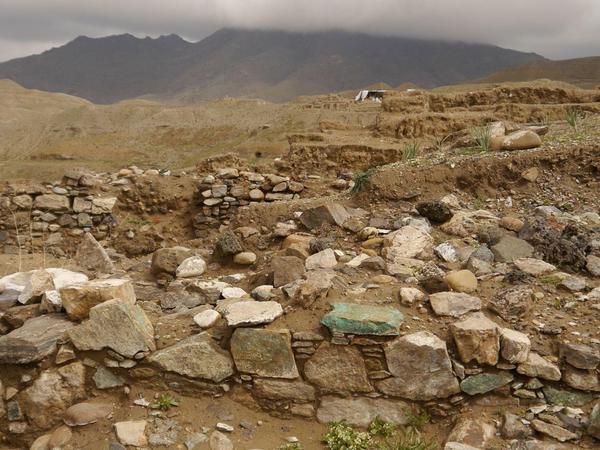 Auch in die Mauern von Mes Aynak südlich von Kabul wurde der grüne Stein verbaut (