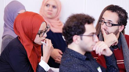 Teilnehmer des Graduiertenkollegs Islamische Theologie sitzen bei einer Veranstaltung im Publikum.