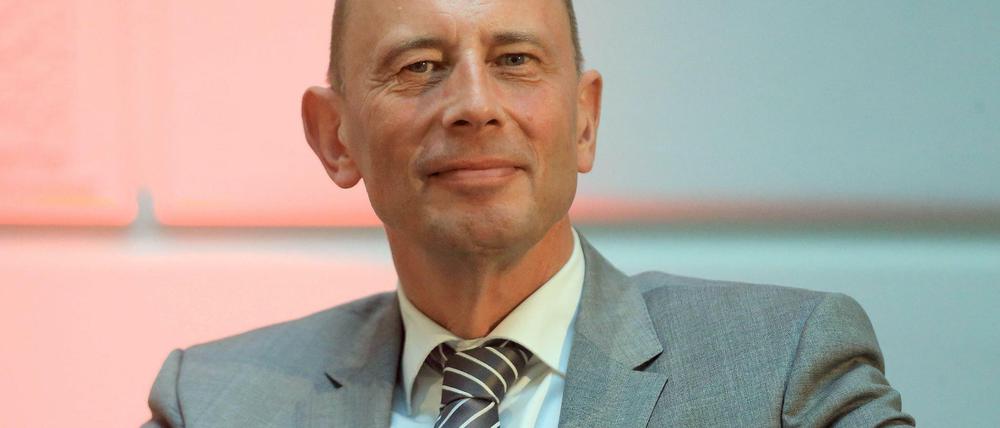 Die Diskussion anzetteln. Wolfgang Tiefensee (SPD) will die Zeit nach dem Hochschulpakt für die Hochschulen absichern. 
