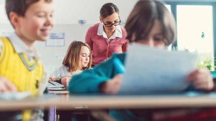 Durch den wachsenden  Lehrkräftemangel in Deutschland  sei die Qualität von Bildung, Bildungsgerechtigkeit und sogar die Zukunft des Landes „massiv bedroht“, befürchtet der VBE.