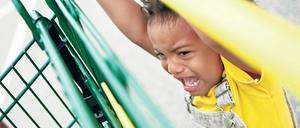 Im Alter von drei bis vier Jahren zeigen Kinder ihre Aggressionen einer Studie zufolge am deutlichsten. Erst danach bekommen sie die Gefühle in den Griff - meistens. 