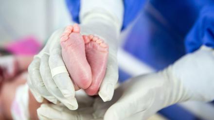 In den ersten 28 Tagen nach der Geburt ist das Sterberisiko für Kinder besonders hoch. Spezialisierte Zentren für Neugeborene, wie das Tangail Medical College Hospital in Bangladesh, kämpfen dagegen an. 