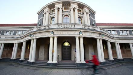 Portal des historischen Hauptgebäudes der Universität Hamburg.