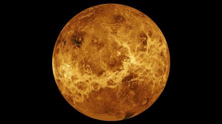 In der Atmosphäre der Venus haben Forscher einen Stoff gefunden, der von Mikroben produziert worden sein könnte - oder von bislang unbekannten chemisch-physikalischen Prozessen.