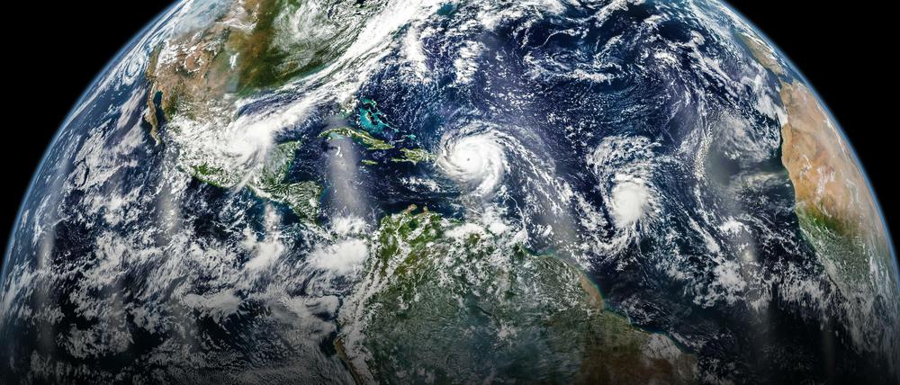 Im September 2017 brauten sich im Atlantischen Ozean mehrere große Hurrikane zusammen (zusammengesetztes Bild aus Aufnahmen des Satelliten Suomi-NPP).