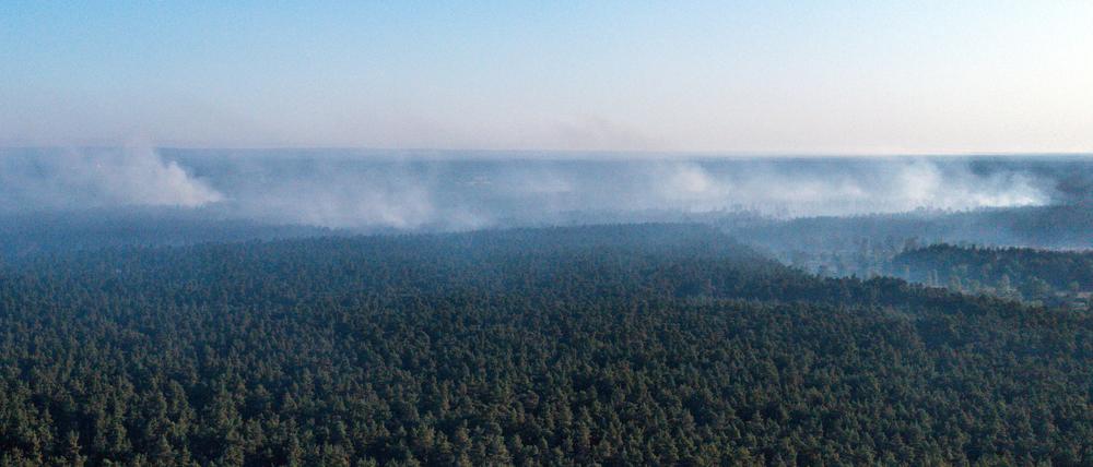 Auf zwei ehemaligen Truppenübungsplätzen im südwestlichen Mecklenburg sind am Montag Brände ausgebrochen.