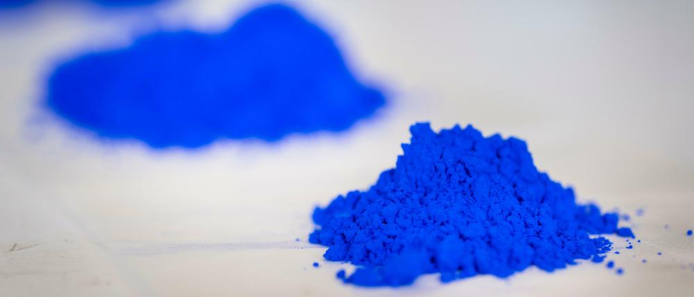 Das synthetische Blau „YInMn“ im Labor des Chemikers Mas Subramanian.